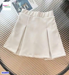 Chân váy kem xếp ly