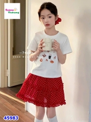 Set áo trắng Chane, chân váy đỏ chấm bi