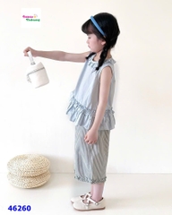 Set áo xanh, quần sọc xám