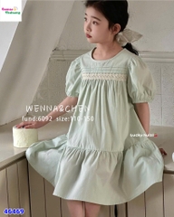 Đầm xanh viền ren ngực