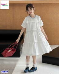 Đầm trắng viền tầng