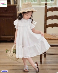 Đầm Luca trắng sát nách hoa