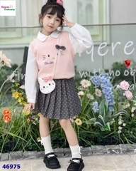 Set 3: sơ mi, chân váy xám, gile hồng Kitty (tặng túi đeo)