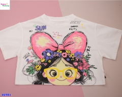 Áo croptop trắng cô gái