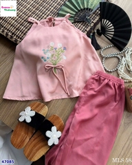 Set yếm MLS hồng thêu hoa
