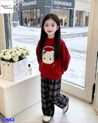 Áo len đỏ Kitty đeo tai nghe