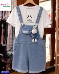 Set quần yếm jean, áo trắng Smile