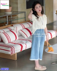 Set áo kem, quần Jean phối ren