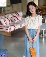 Set áo kem, quần Jean phối ren