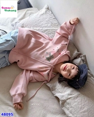 Áo khoác hồng nhiều nơ