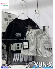 Set áo đen All American, quần kaki kem