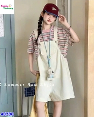 Set quần yếm trắng, áo sọc hồng