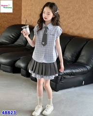 Set sơ mi caro xanh, váy xếp ly