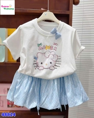 Set áo trắng Kitty, váy caro xanh