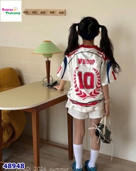 Áo thể thao trắng viền đỏ 10