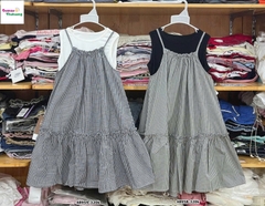Set đầm yếm caro, áo đen