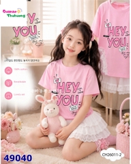 Set ChoHee áo hồng Hey You, chân váy tầng trắng