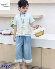 Set quần Jean dài, áo xanh yếm ren kem