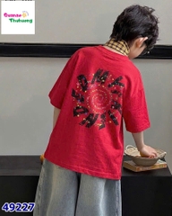 Áo thun đỏ họa tiết mặt trời
