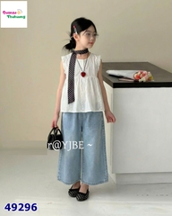Set áo kem dập hoa, quần jean