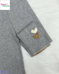 Legging xám nhạt thêu trái tim