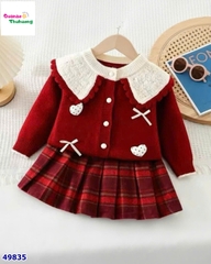 Set áo len đỏ trái tim, chân váy caro đỏ
