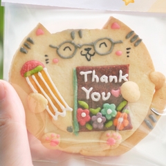 Bánh Mèo béo cầm bút