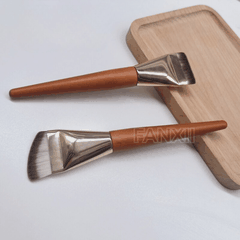 Tawny - Cọ Đầu Dẹt Vát Hình Oval Dàn Trải Tán Kem Nền