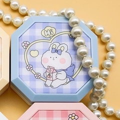 Khay gương Caro hộp vuông cute kèm dụng cụ đeo lens