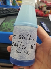 Nhỏ vai gáy trị rận mèo. 1ml/ 3kg Với mèo lớn nhỏ thành 4 điểm mỗi điểm 2 giọt từ đầu xuống khấu đuôi. Mèo nhỏ trên 1kg 1 giọt