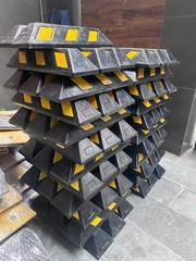 Chặn lùi cao su KT: 550x150x100mm