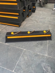 Chặn lùi cao su 750x150x120mm