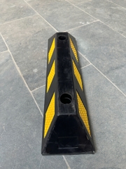 Chặn lùi cao su KT: 550x150x100mm
