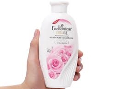 Sữa tắm Enchanteur Romantic hồng 180g