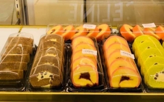 Bánh cuộn kem các vị socola, dâu, xoài