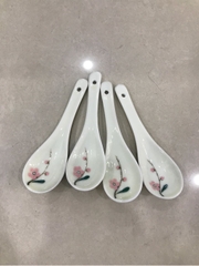 Thìa sứ men kem Hoa đào Bát Tràng