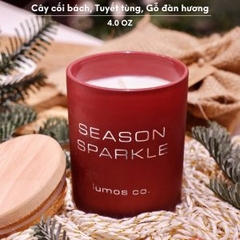 Nến thơm Lumos Season Sparkle cây cối bách, tuyết tùng, gỗ đàn hương 4.0 oz