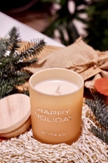 Nến thơm Lumos Happy Holiday hương Strawberry Chesse Cake 4.0 oz