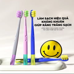 Bàn chải chuôi mặt cười màu xám