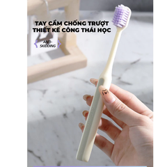 Bàn chải cậu bé mũm mĩm trưởng thành màu be