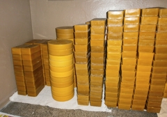 Sáp ong cục vàng trắng