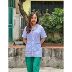 Bộ blouse trắng dáng ngắn viền bo tròn xanh lá kết hợp quần xanh lá cho dược sỹ, điều dưỡng, y tá, phòng khám, bệnh viện