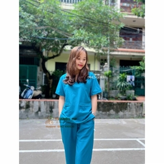 Bộ scrubs bác sĩ, kỹ thuật viên Cotton Cao Cấp màu Xanh Cổ Vịt đồng phục thẩm mỹ viện, spa, phòng khám