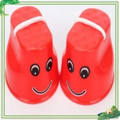 Cà kheo trò chơi cho trẻ vận động, cà kheo nhựa cho bé đồ dùng giáo cụ dạy học tiếng anh (1 đôi)