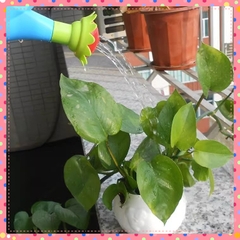 Bình tưới cây mini  bằng nhựa an toàn cho trẻ mầm non