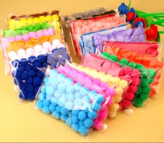Quả bông len/nỉ mini (Pom Pom) nhiều màu sắc.