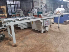Máy cắt/cưa khúc gỗ