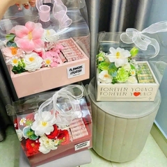 Hộp 2 Ngăn Bánh Và Hoa ( Trắng Love )
