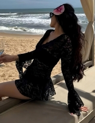 Bikini 3 mảnh kèm váy ren lưới đen