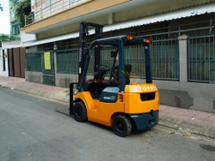 Xe nâng xăng TOYOTA 7FG10 năm 2005, nâng cao 4m